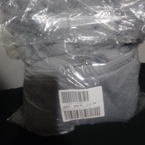 Victoria's Secret PINK Teddy Fleece - Picture 7 of 7